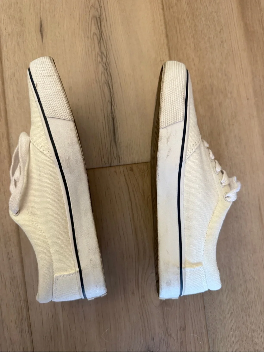 Toms classic low